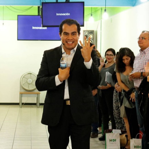 Juan Pablo de León charla